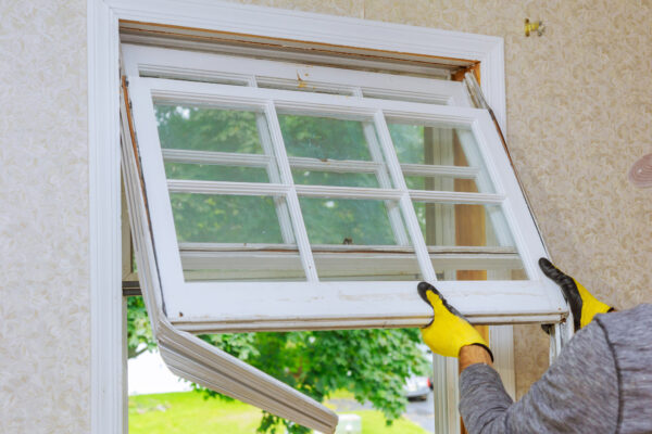 How to Choose the Right Contractor for Your Window and Door Replacement Project