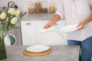Quartz Table Tops as a Neutral Base for Dining Rooms